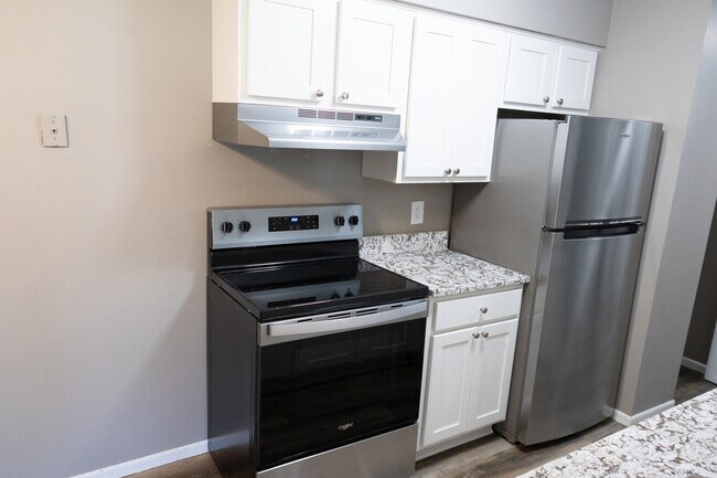 2BA/1BA - 715SF - Kitchen - Centennial & Heritage Apartments