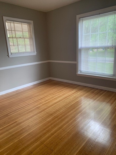 Photo - 657 W 44th St