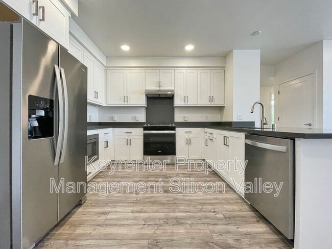 Photo - 42111 Osgood Rd