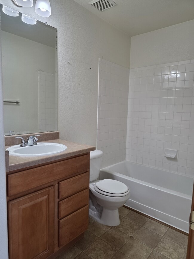 Photo - 5781 Ceylon St