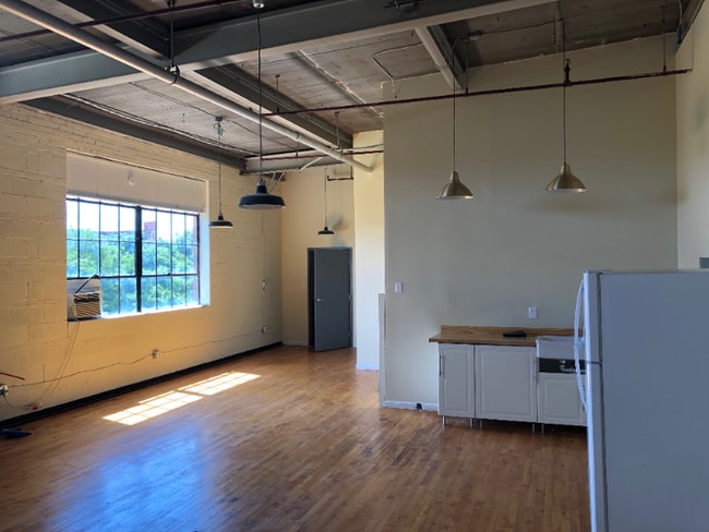 Building Photo - 1417 Kemper St Rental
