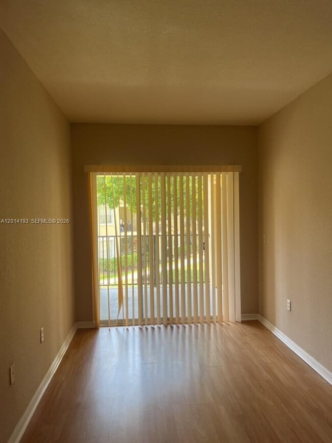 Building Photo - 1507 Belmont Ln Unit 1507
