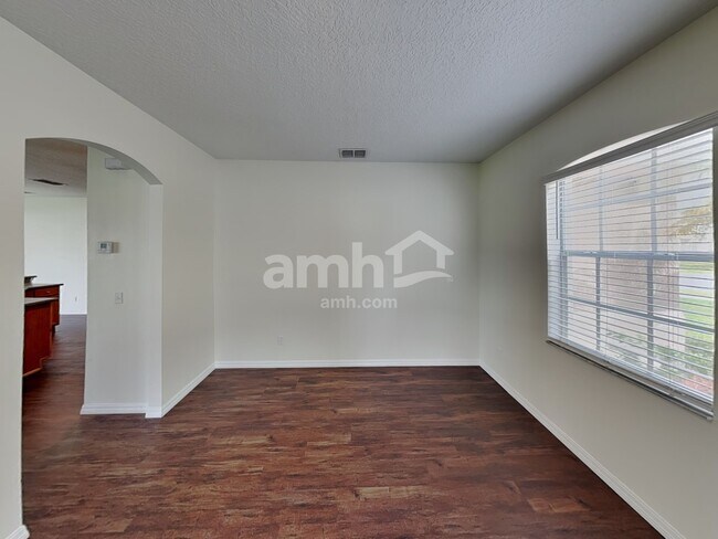 Photo - 2300 Treetop Ln