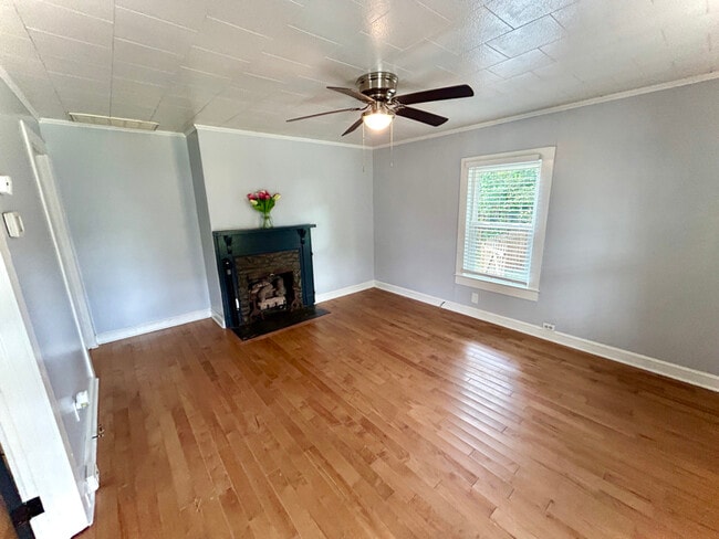 Photo - 917 Laye St