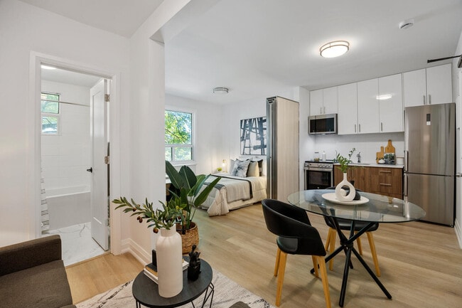 Building Photo - Brand new Renovated 1 Bedroom Unit 1