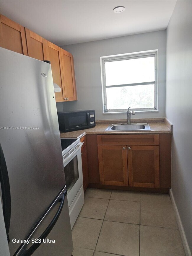 Photo - 1900 NE 8th Ct Unit 308