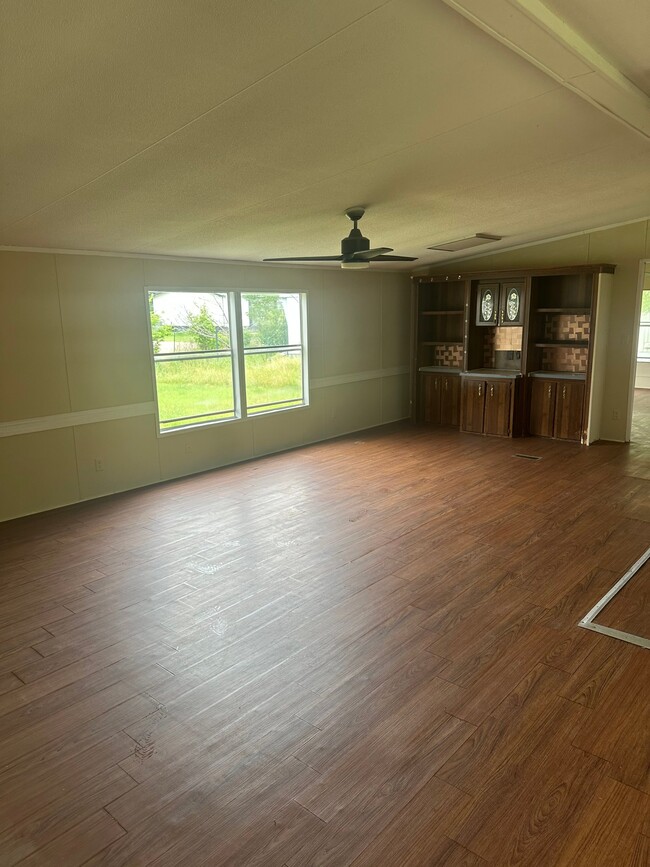 Photo - 45 Dandelion St
