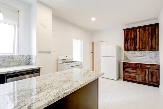 Building Photo - 39A Cook St Unit 39A Cook Street
