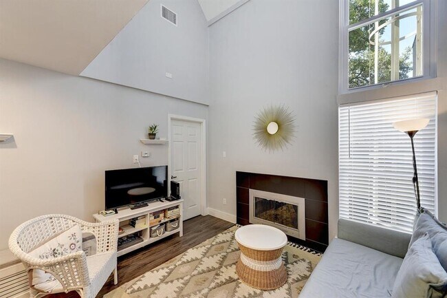 935 La Posada Dr Unit 213