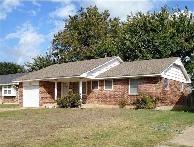 Photo - 1104 N Gale Ave