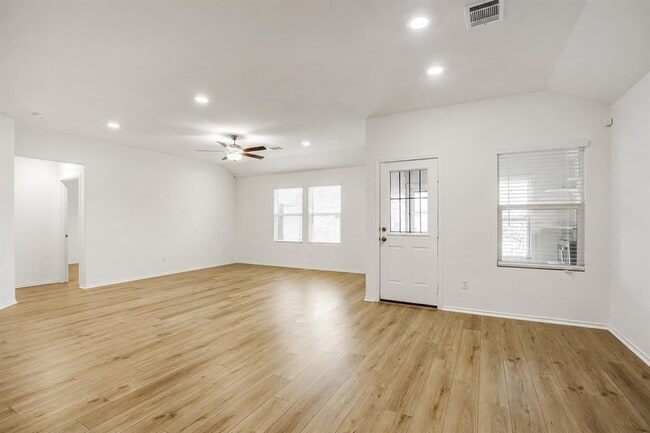 Photo - 525 Sebring Cir
