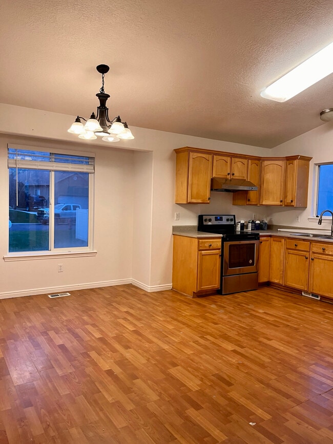 Photo - 845 Apple Grove Ln