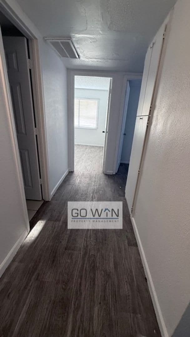 Photo - 3 Bed/ 1 Bath Townhouse - W/ Washer Dryer