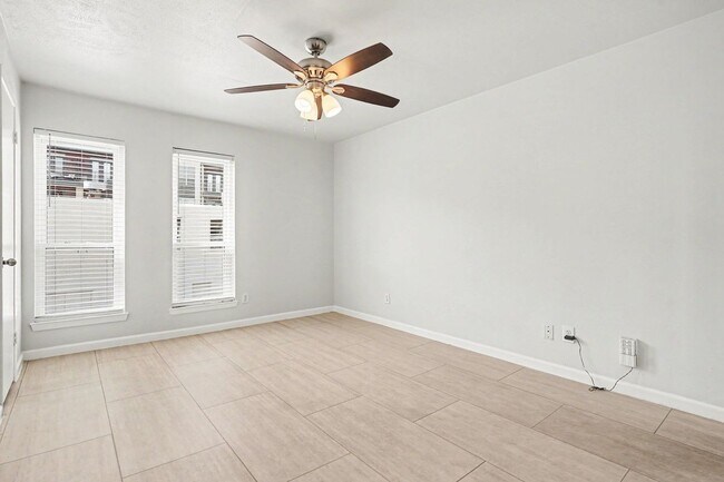 Photo - 5926 Sandhurst Ln Unit Apartment 223