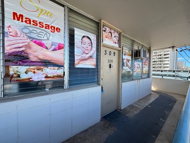 Photo - 931 University Ave