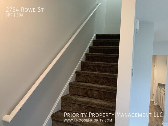 Photo - 2754 Rowe St