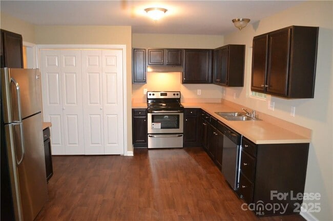 Photo - 2919 Archdale Dr