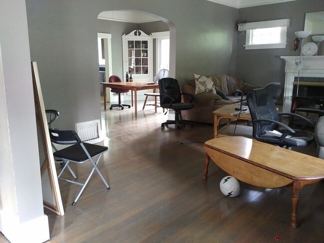Photo - 913 E Isaacs Ave