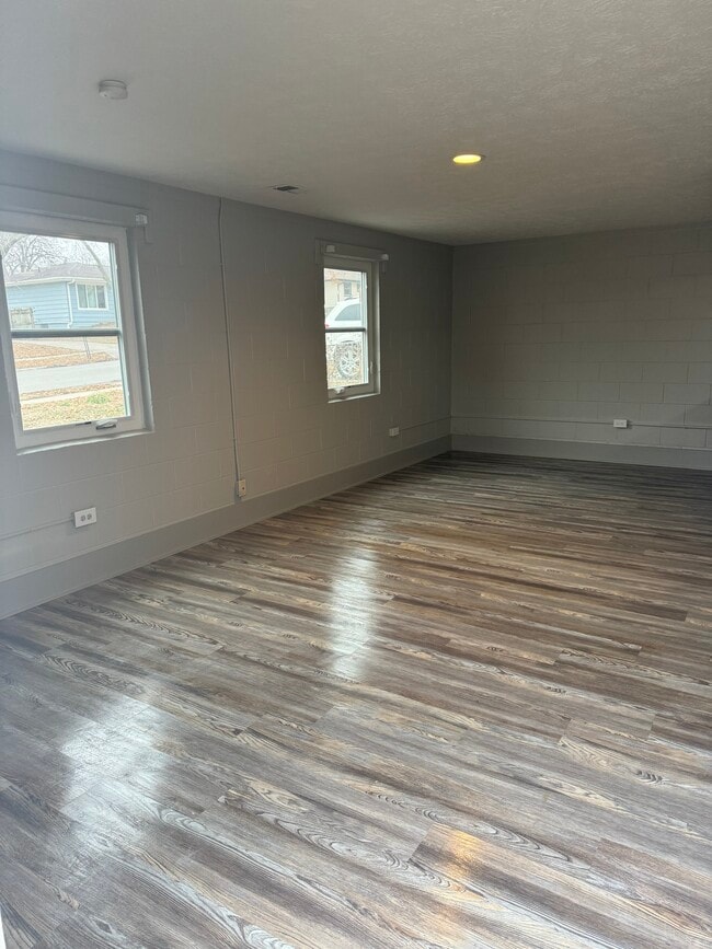Photo - 116 W Dawes Ave