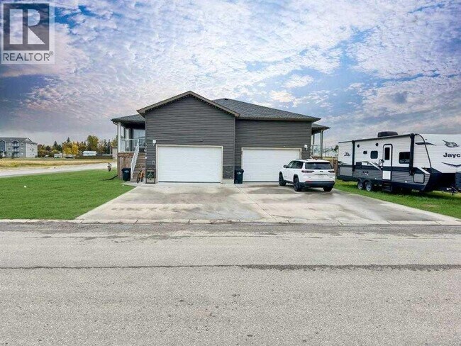 Photo - 5215-5252 52 St