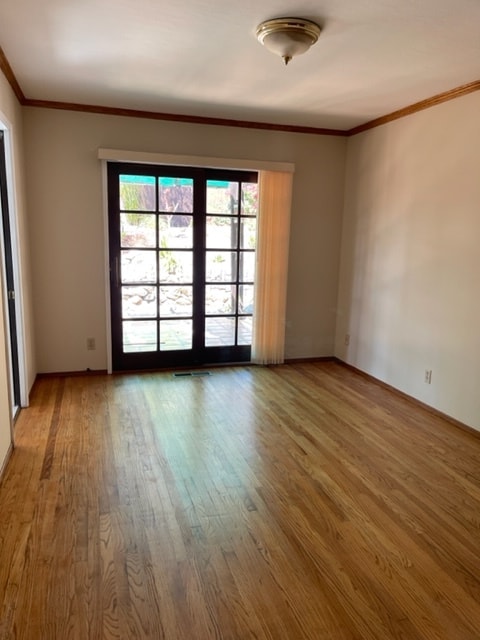 Dormitorio principal con puerta corrediza al patio. - 10736 Porter Ln
