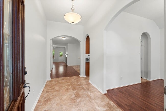 Building Photo - 23319 W Pine Ivy Ln