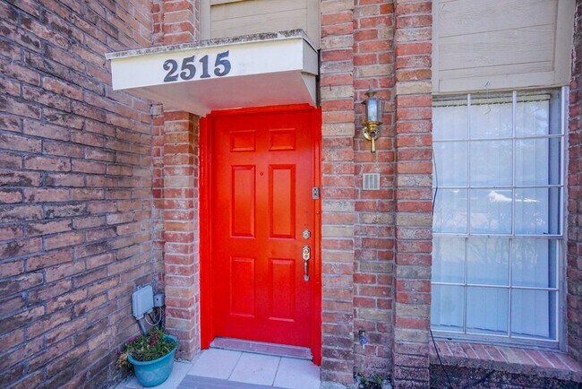 Photo - 2515 Oak Hill Dr