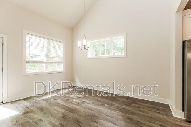 Photo - 140 Stewart Glen Dr