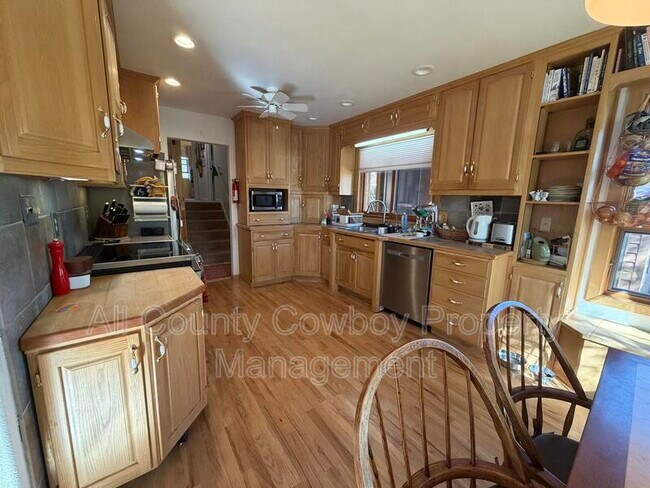 Photo - 328 E Stuart St