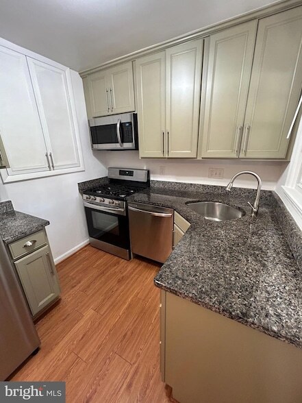 Photo - 10804 Drumm Ave