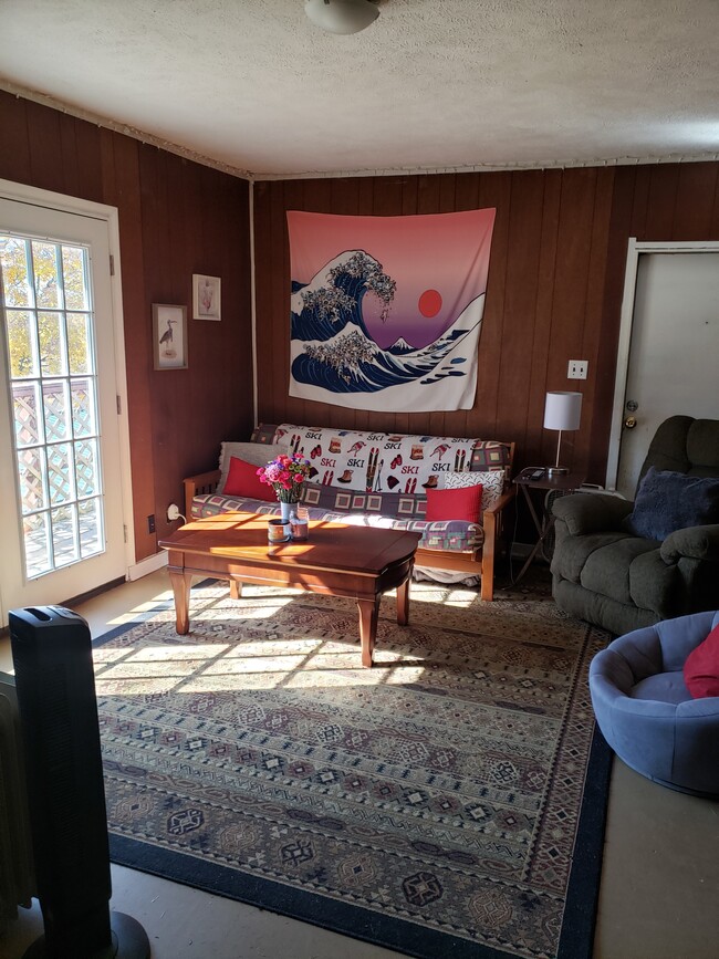 Photo - 1255 Old Bristol Rd