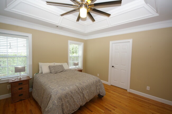 Photo - 865 Virginia Cir NE