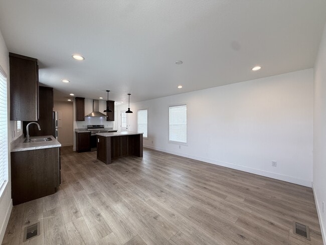 Photo - 2060 N Center St