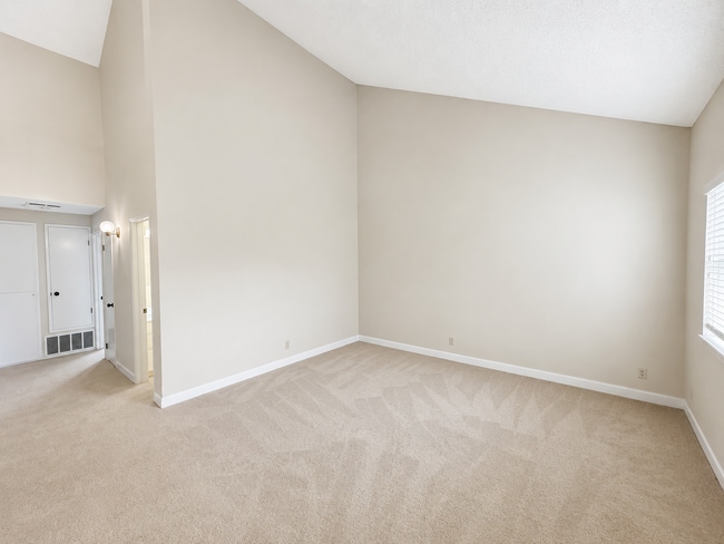 Photo - 39015 Walnut Terrace