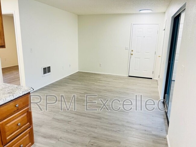 Photo - 16006 34th Ave S Unidad #4