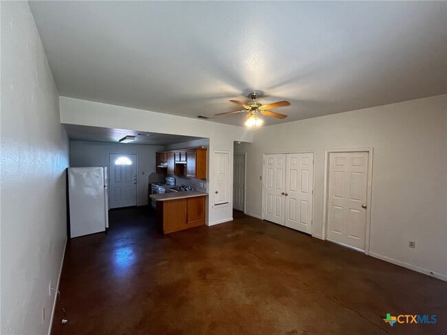 Photo - 805 E Ave I