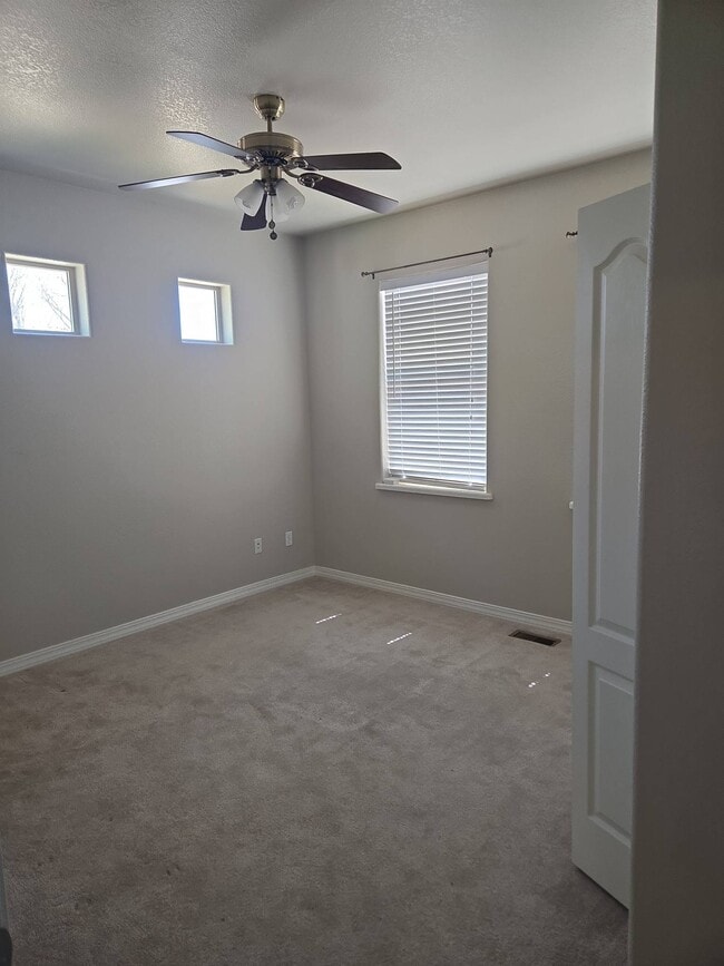 Photo - 729 Skyview Ct