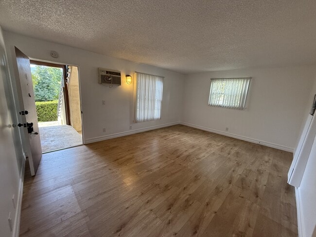 Building Photo - 2010 Verdugo Blvd Unit 1