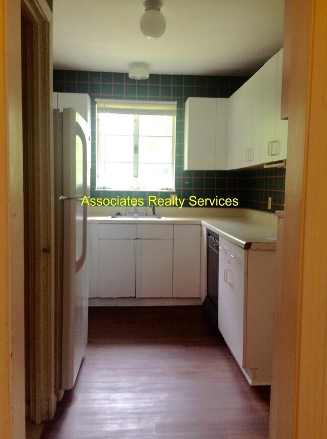 Photo - 7 Blocks to Campus! 3 Bed, 2 Bath with a Fenced Backyard and Large Sunroom