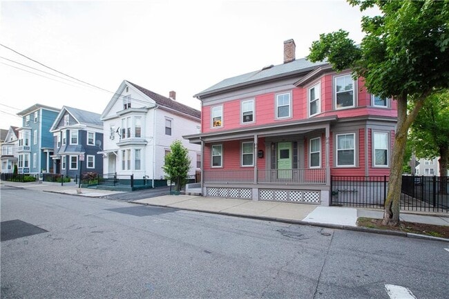 Building Photo - 185 Carpenter St Unit 2