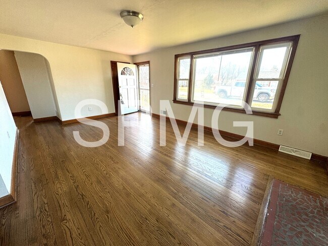 Photo - 2757 Meadowview Dr NW