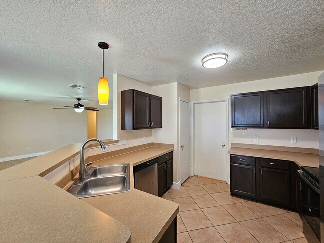 5106 Holster Dr