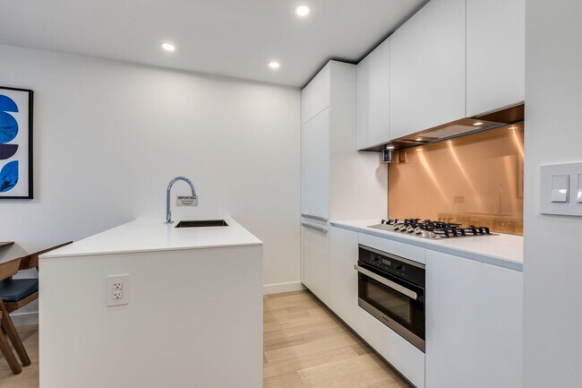 Photo - 1480 Howe St