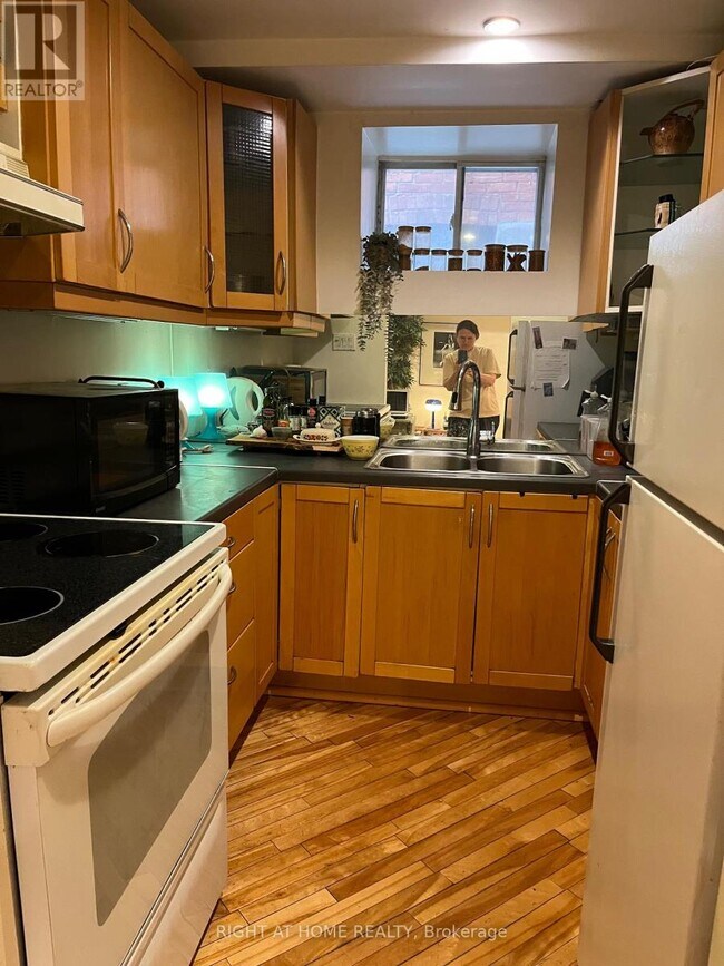 Photo - 157 Medland St