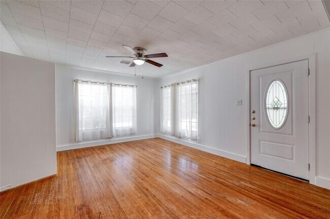 Photo - 511 Sloan St