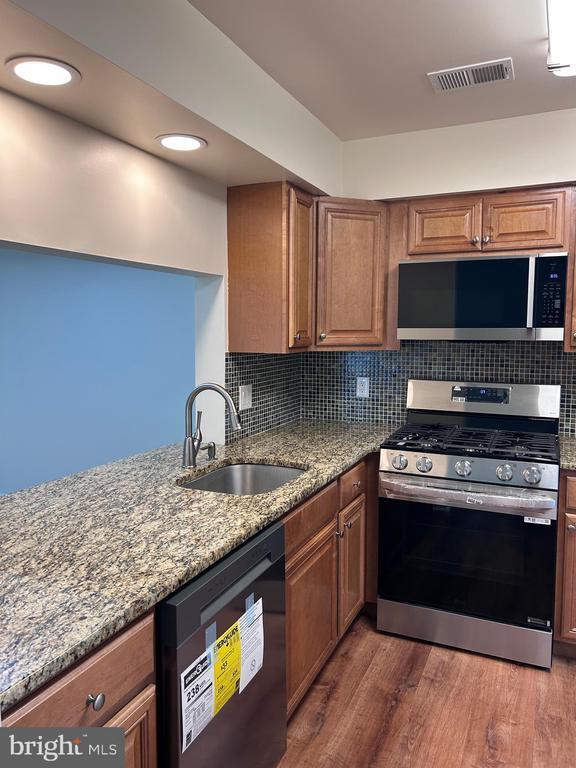 Photo - 5107A Adelaide Dr