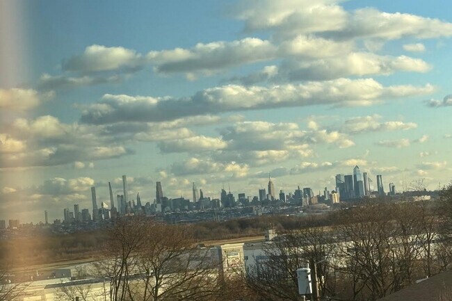 Photo - 2 Hasbrouck Ave Unidad # 2