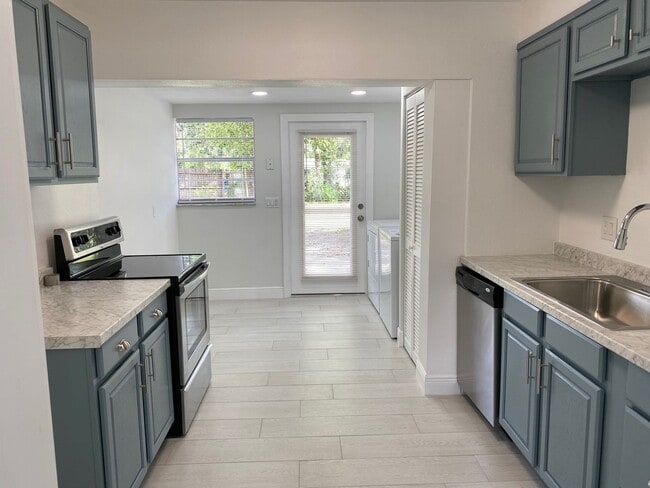 Photo - Renovated 2/1 Fenced in Duplex - Mead Garden/Winter Park