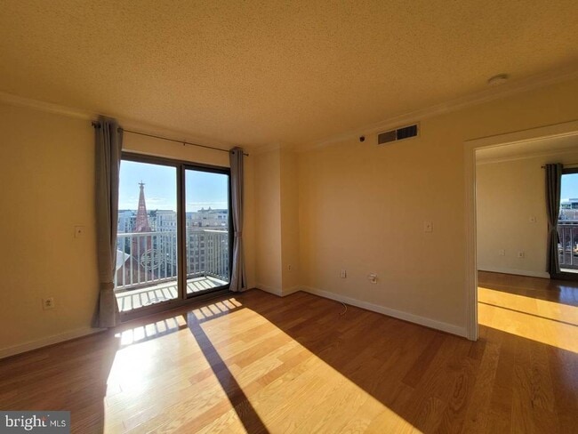 Building Photo - 777 7th St NW Unit 1126