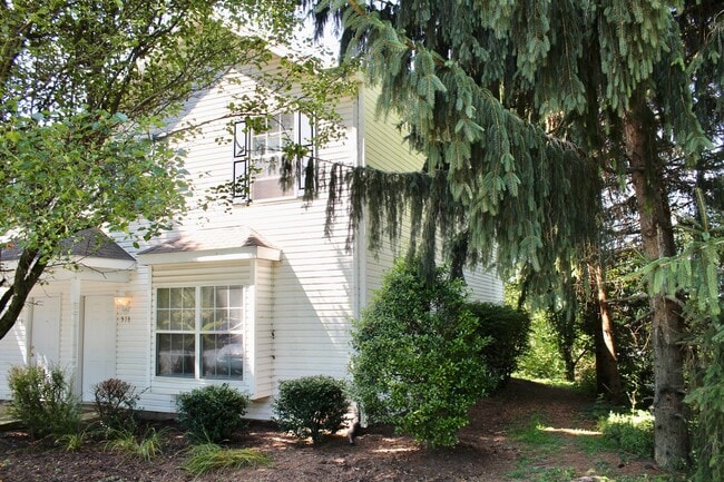 Building Photo - 578 Pheasant Run Cir